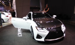 Lexus продемонстрирует на ММАС кроссовер NX и мощный RC